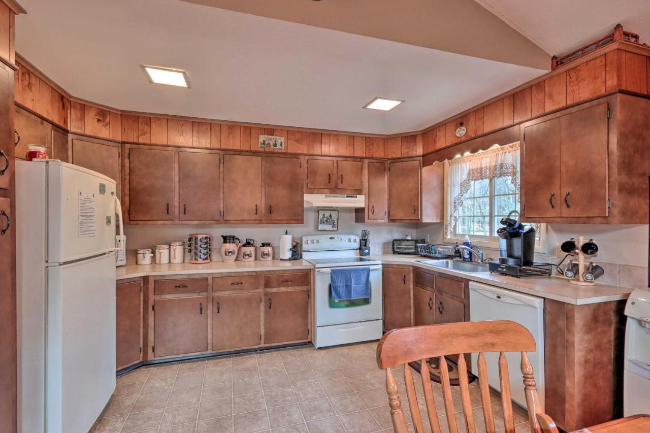 Poconos Home With Game Room Walk To Lake Harmony! Luaran gambar