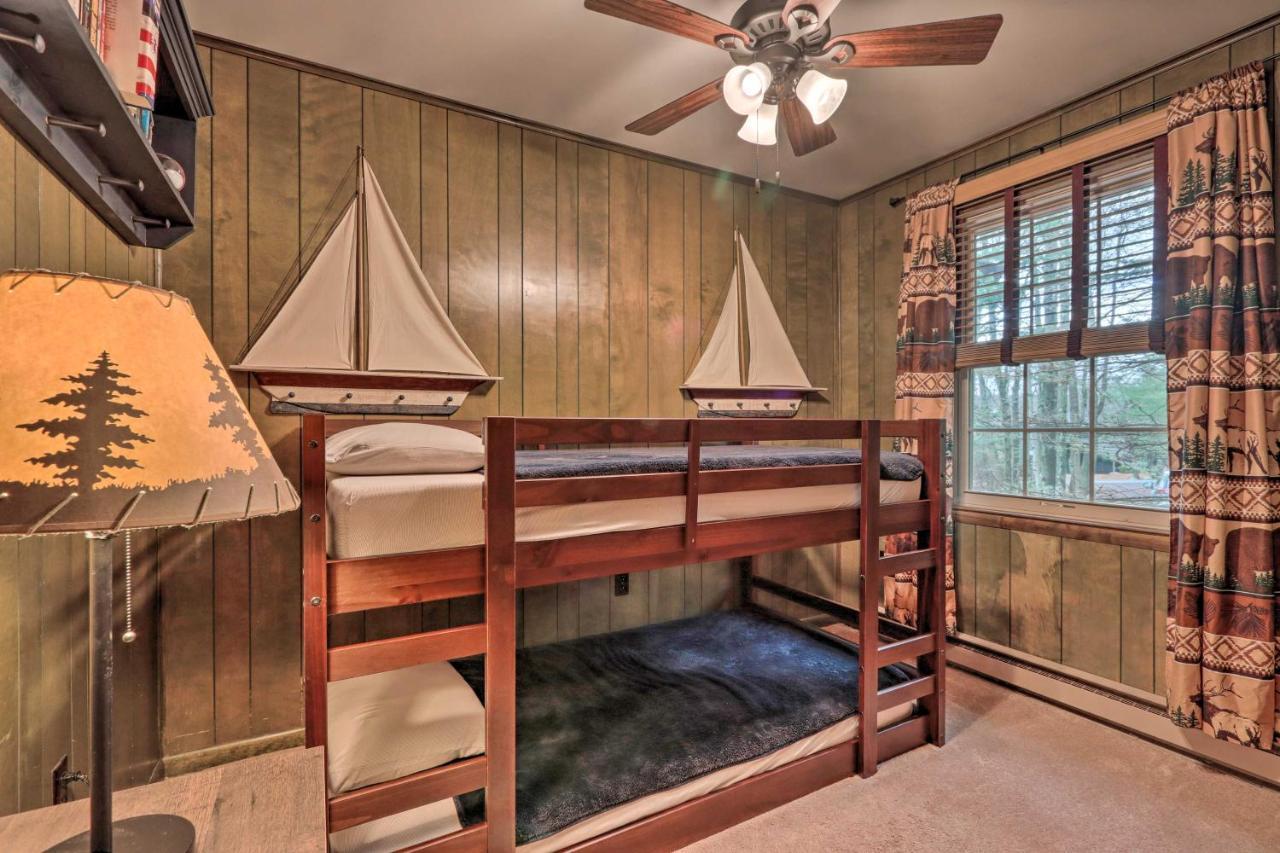 Poconos Home With Game Room Walk To Lake Harmony! Luaran gambar