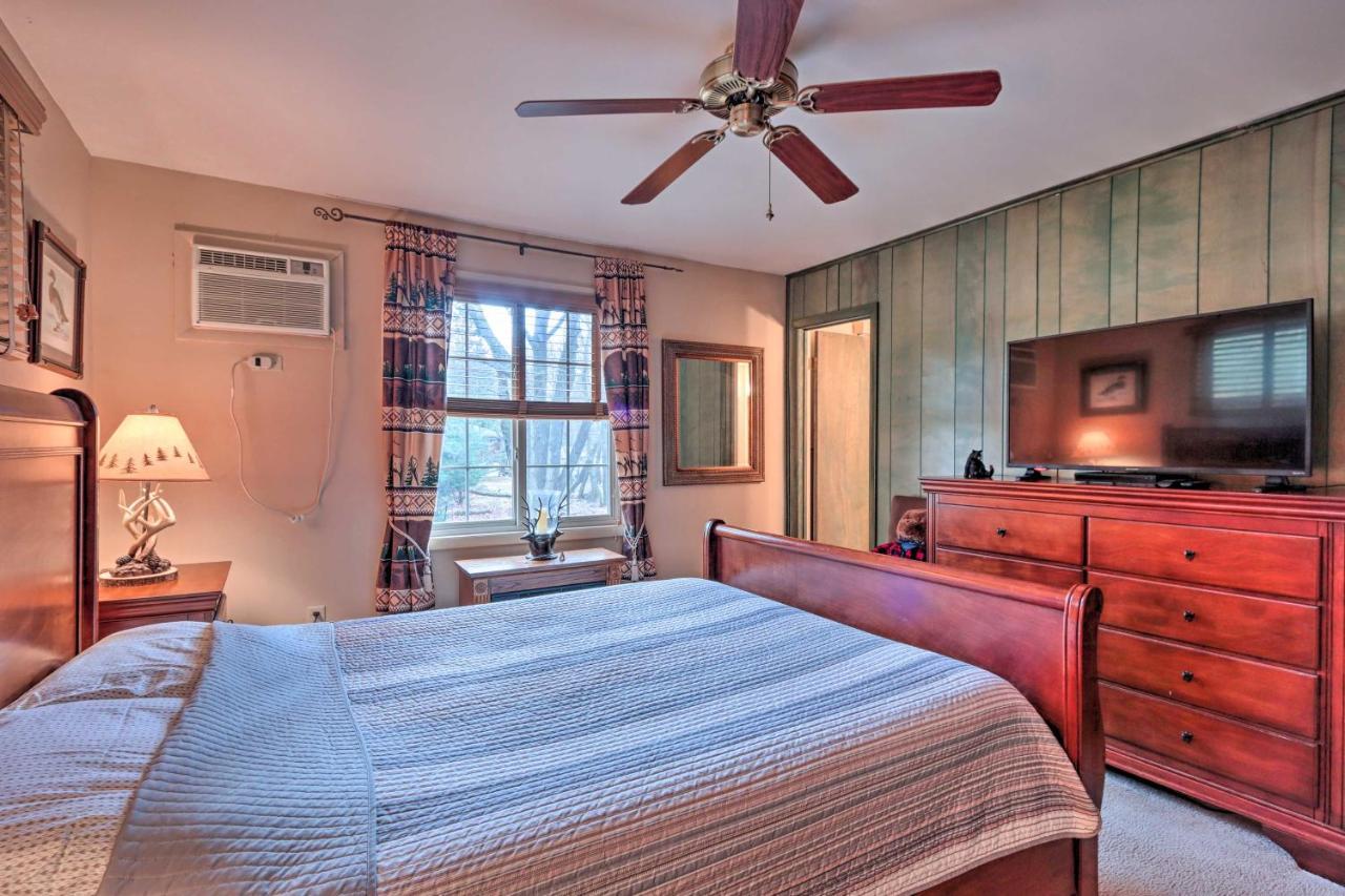 Poconos Home With Game Room Walk To Lake Harmony! Luaran gambar